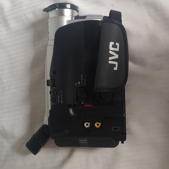 JVC compact VHS/Digital recorder - Picture 2 of 7